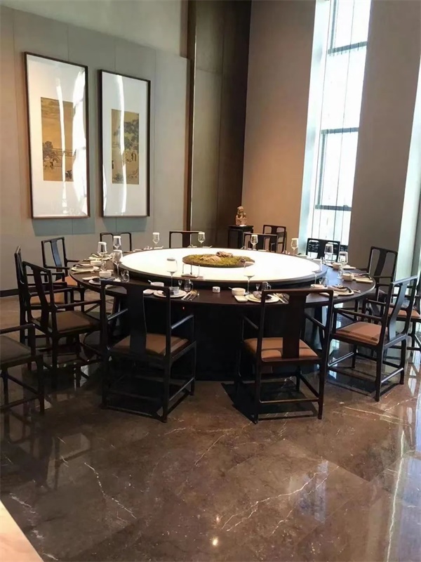 酒店餐廳桌椅圖片
